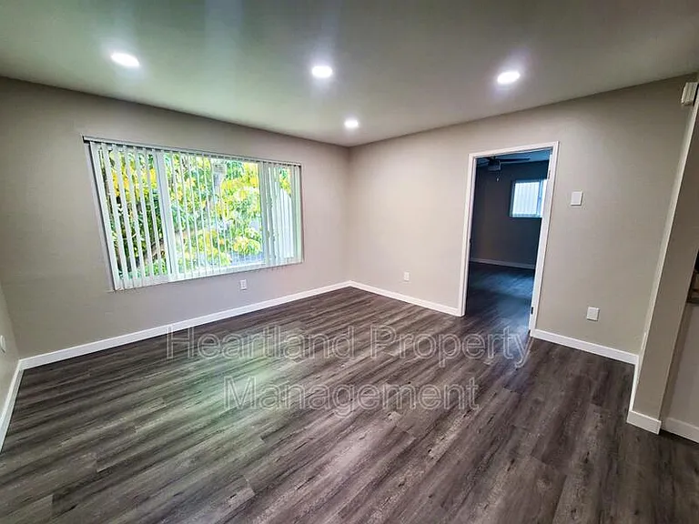 4879 Parks Ave #7 — Photo 2