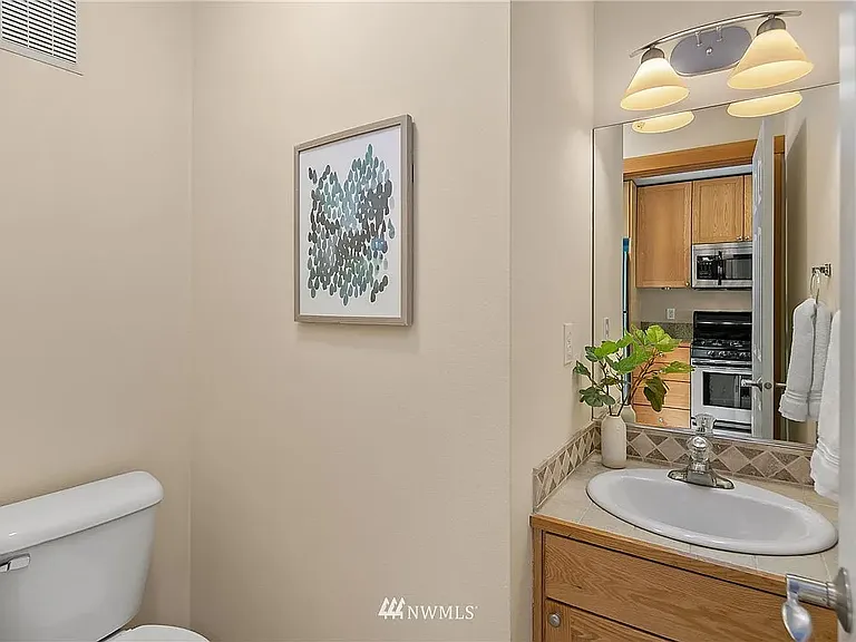 116 N 104th St #B — Photo 14