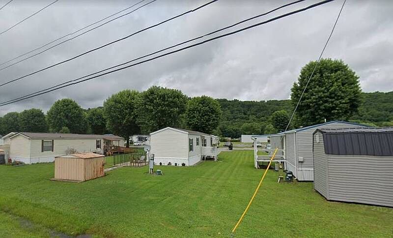 2nd image of 28 Camelot Dr
