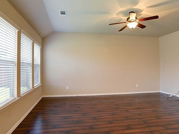 5th image of 1624 Castle Creek Dr