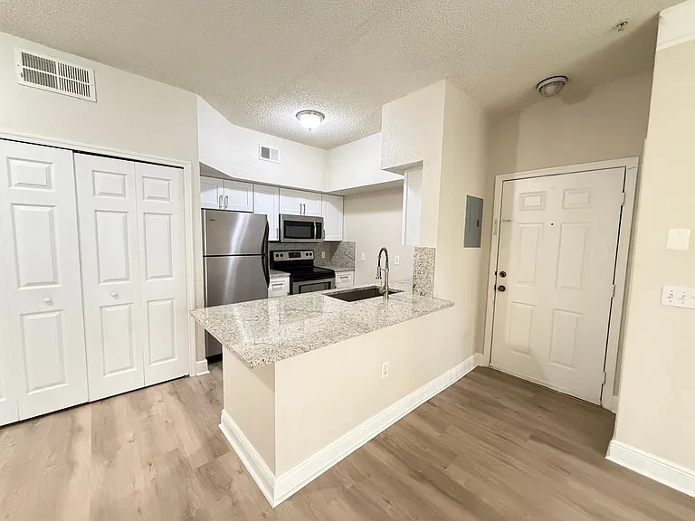 13015 Plantation Park Cir — Photo 2