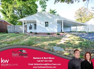 61 Friendly Ln, Levittown, PA