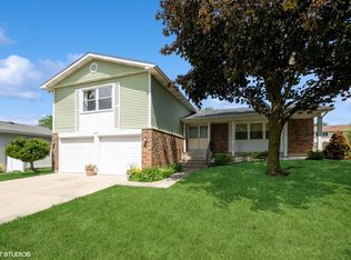 4085 N New Britton Dr, Hoffman Estates, IL 60192