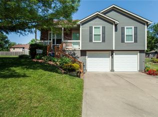 2406 S Park Ave, Oak Grove, MO 64075