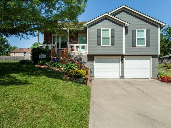 2406 S Park Ave, Oak Grove, MO 64075