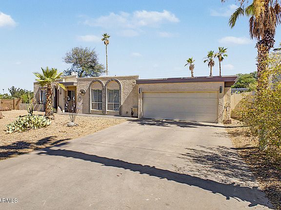 4th image of 1132 E VILLAGE CIRCLE Drive