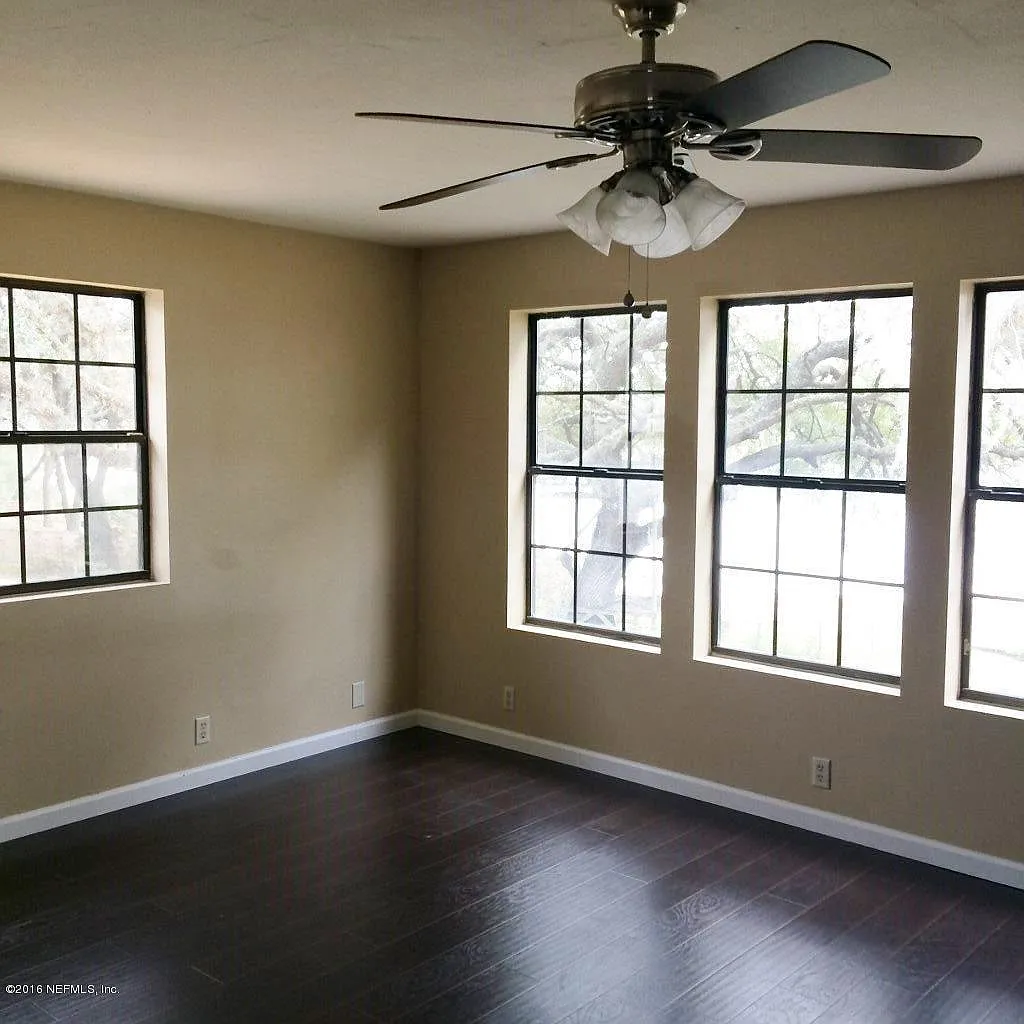 2 bed, 1.0 bath, 1300 sqft, $2,000 — Photo 2