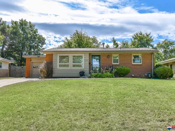 4543 Hill Dr, Lincoln, NE 68510