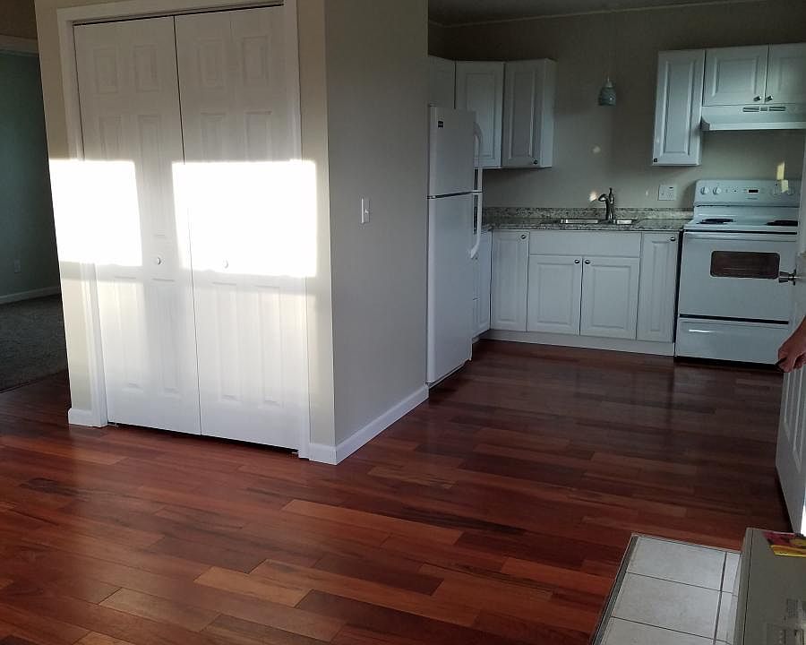 kitchen, washer/dryer closet