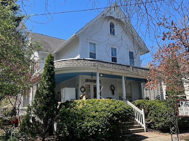 1st image of 419 Loder St
