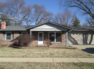 2205 McKelvey Rd, Maryland Heights, MO 63043