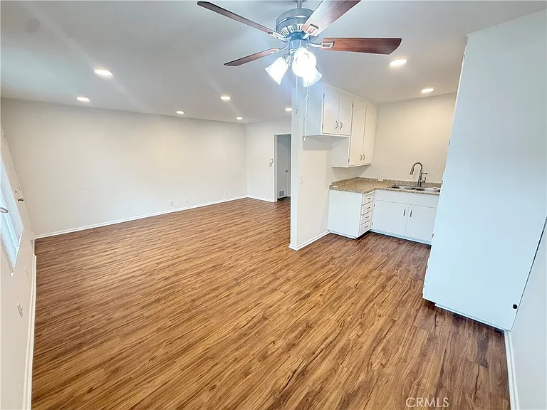 919 E Acacia Ave #R — Photo 3