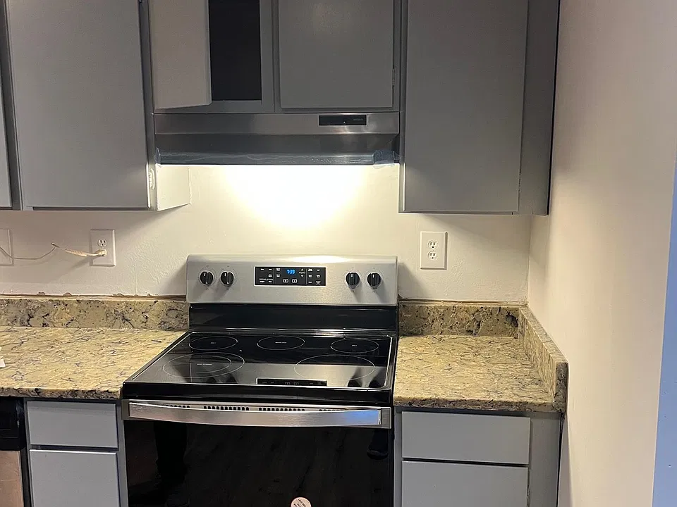 New Kitchen Oven Range and New Range Hood