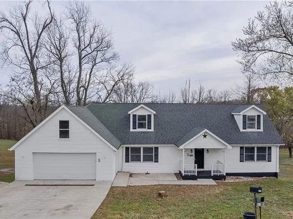 110 Sunrise Ln, Wellsburg, WV 26070