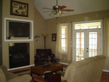 2nd image of 1017 Washington Dr