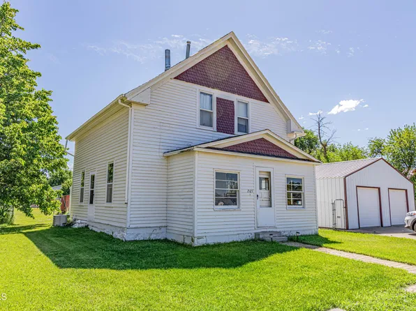 205 3rd St N, New Salem, ND 58563