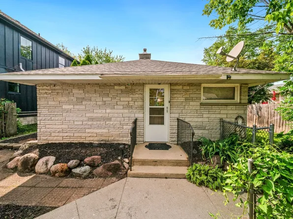 1515 N River Rd, McHenry, IL 60051