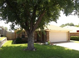 717 Sandy Trl, Fort Worth, TX 76120