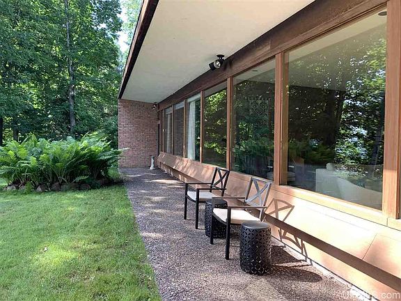 3rd image of 15 Marquette Dr