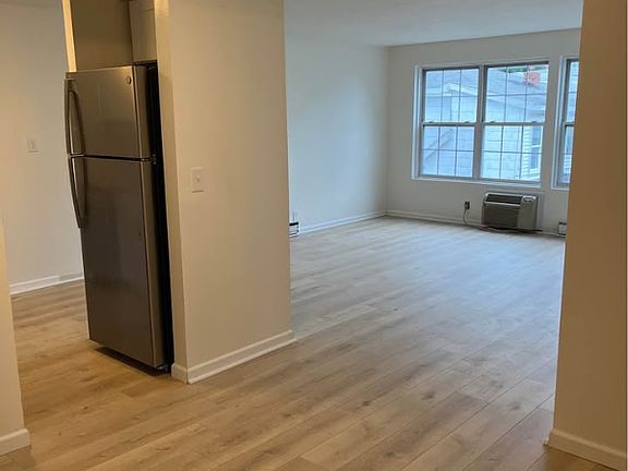 4th image of 1109 1st North St #33