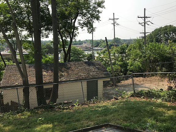 2nd image of 215 N 2nd Ave
