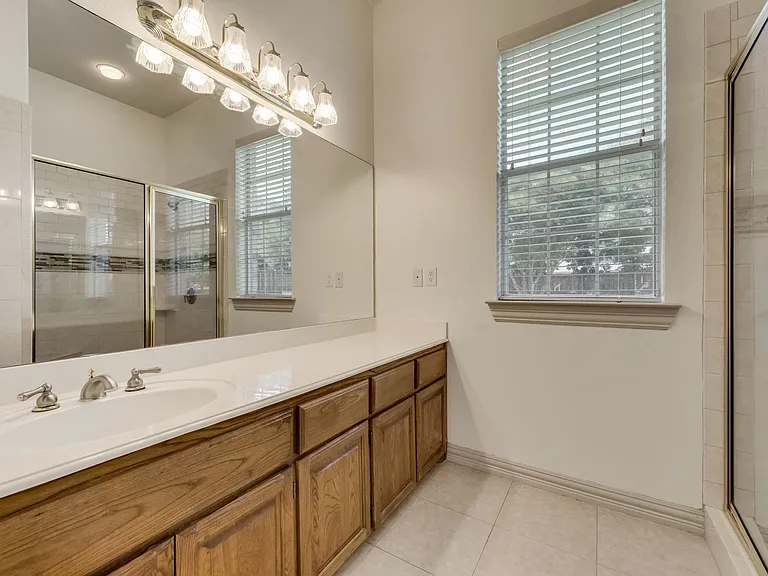 120 Cambridge Ct — Photo 5