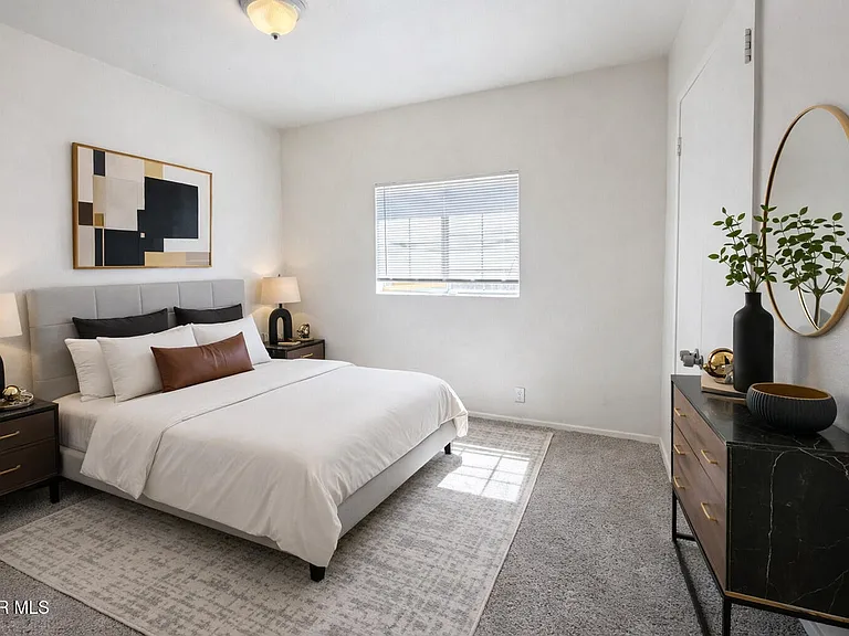 44104 Carolside Ave — Photo 10