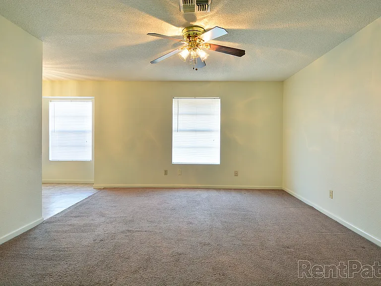 Jefferson Square Apartments — Photo 24