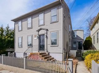 17 Chestnut St, Newport, RI 02840