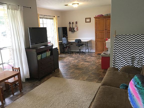 2nd image of 717 Briarwood Dr