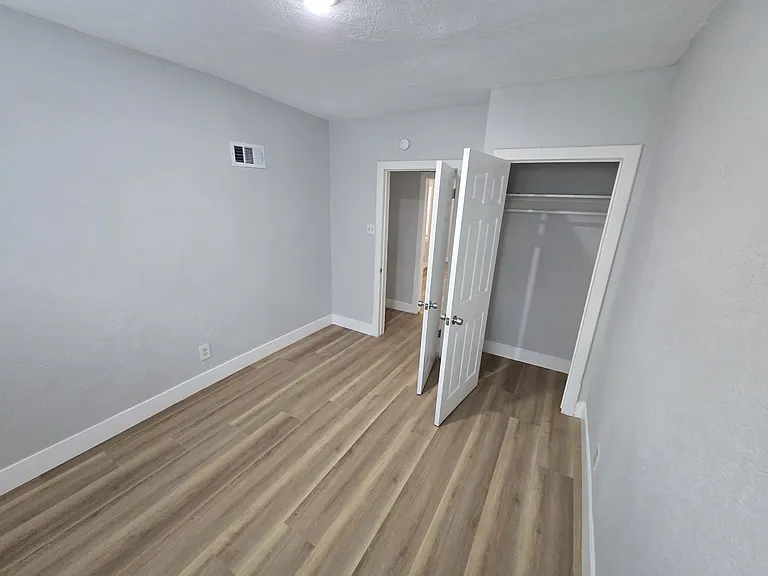 2928 Schyler St — Photo 12