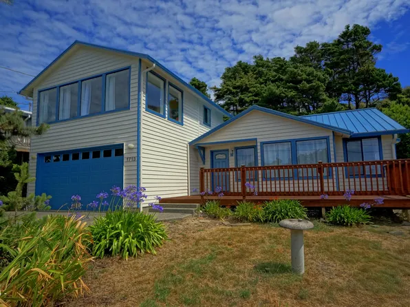 1713 NW Bayshore Dr, Waldport, OR 97394