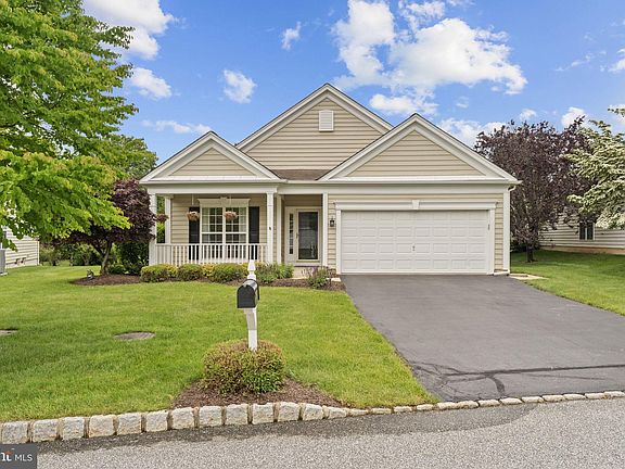 5th image of 327 Astilbe Dr