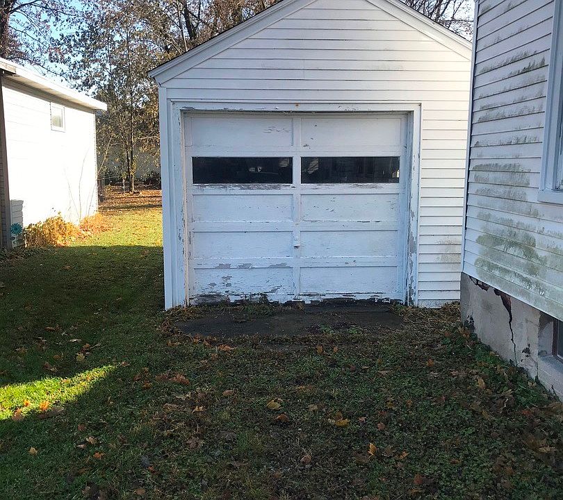 2nd image of 607 N Sterling St