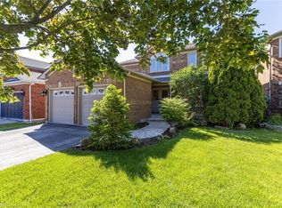 3251 Bloomfield Dr, Mississauga, ON L5N6X8