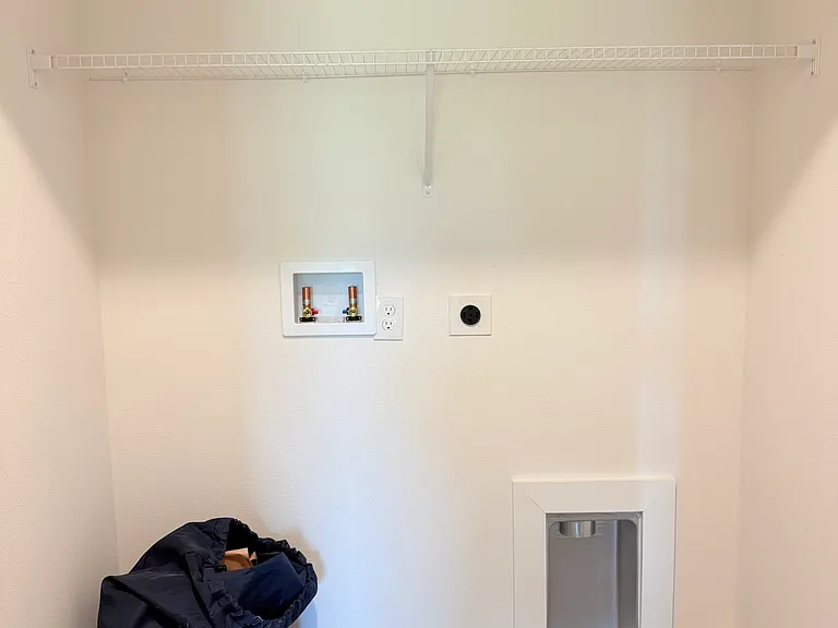 165 Hawk St — Photo 18