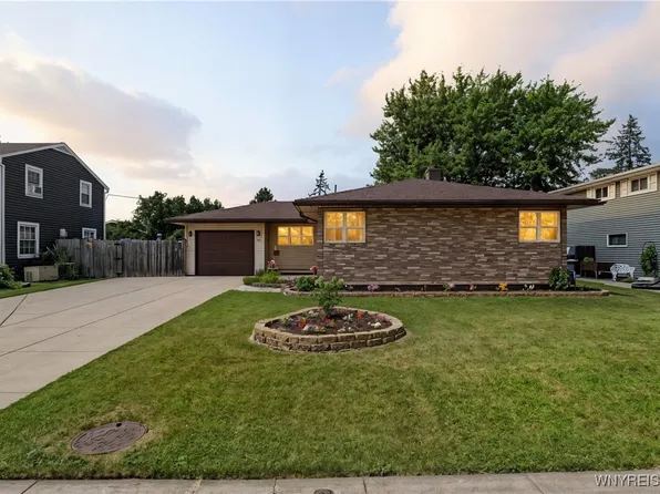 394 Evergreen Dr, Tonawanda, NY 14150