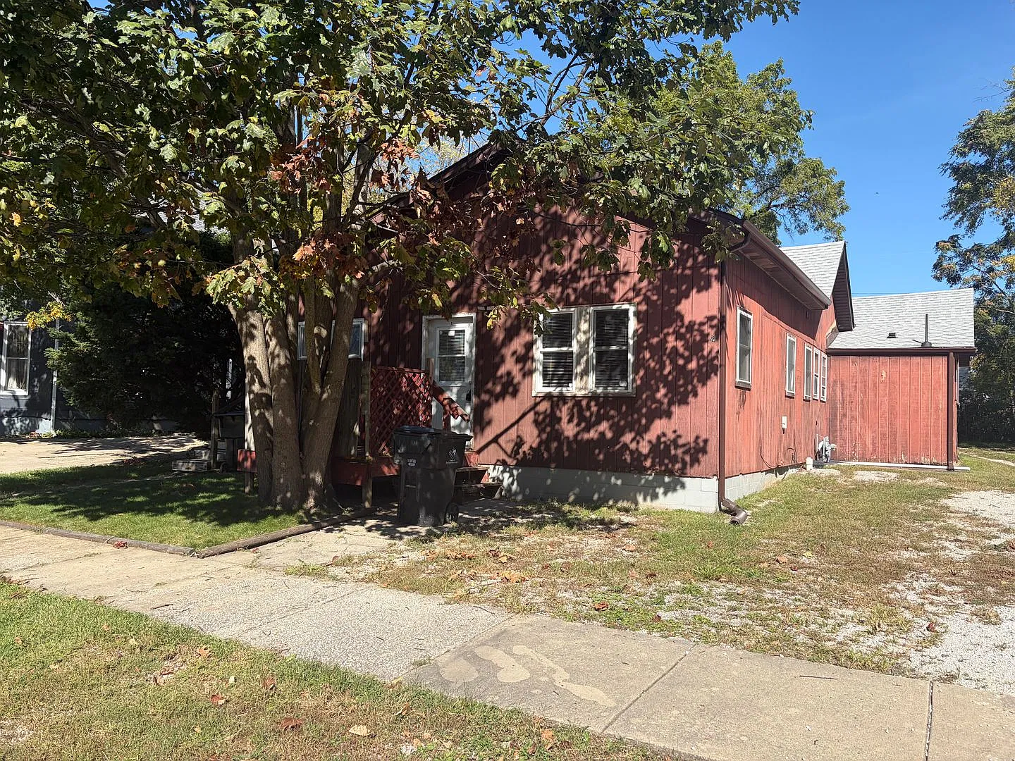 812 E Market — Photo 1