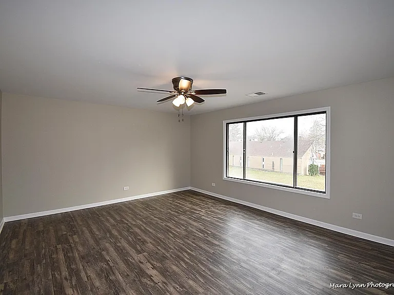 1400 sqft with open floor plan