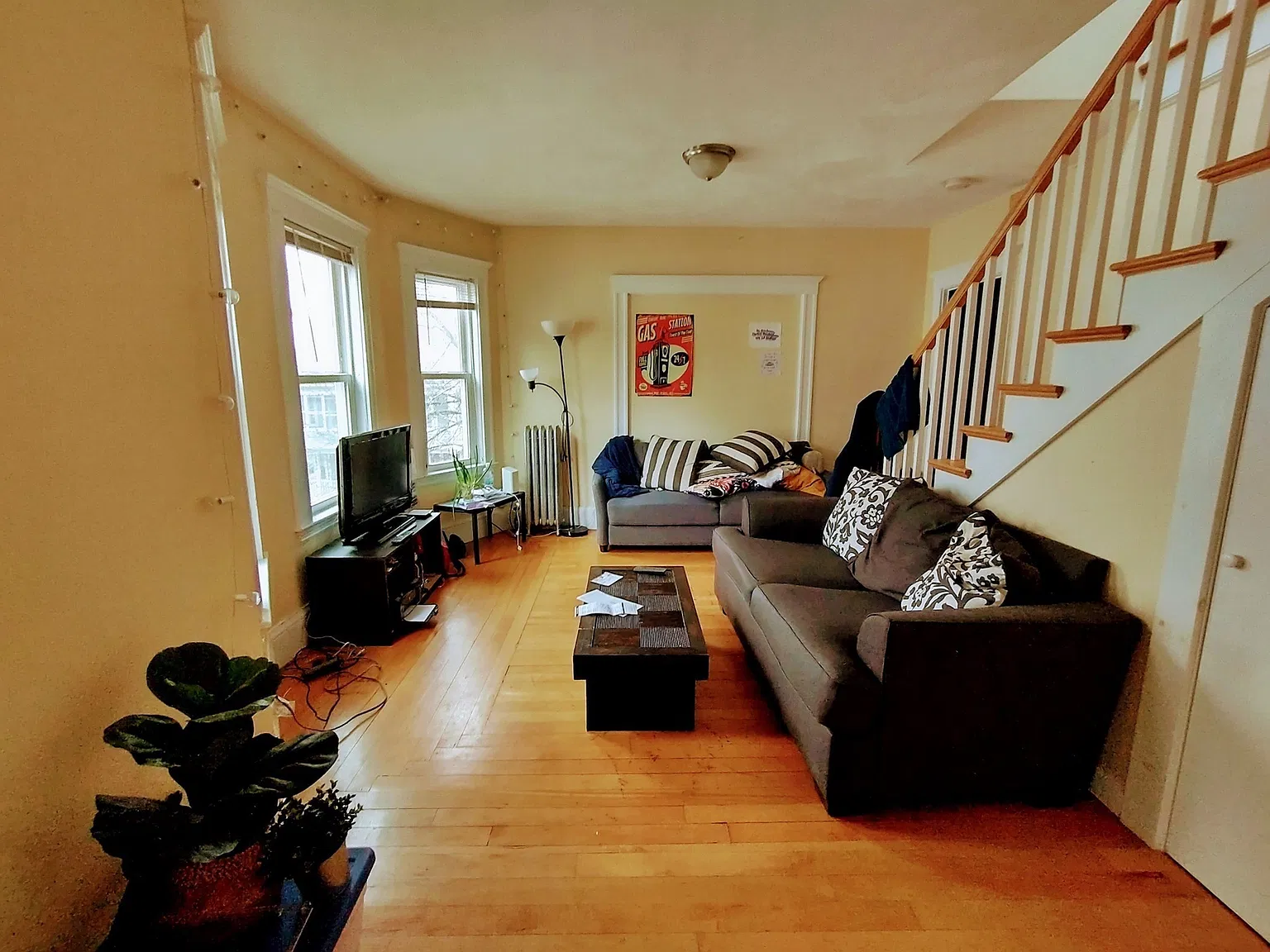 6 bed, 2.0 bath, 1800 sqft, $7,800 — Photo 3