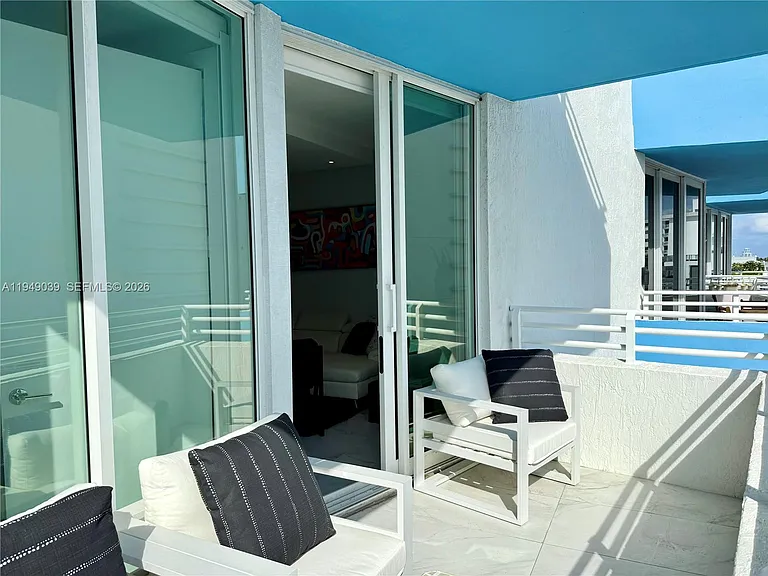 225 Collins Ave #6J — Photo 12