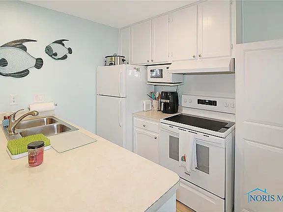 Galley Kitchen-Fully Furnished