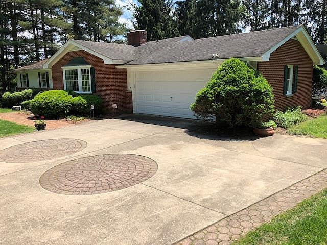 1st image of 1520 Hawthorne Dr