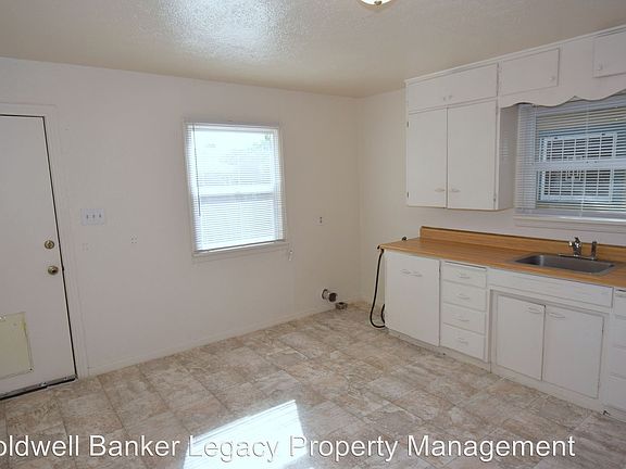 5th image of 220 Montclaire Dr SE