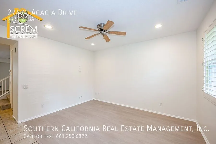 Three Bedroom Creekside Townhome in Valencia — Photo 2
