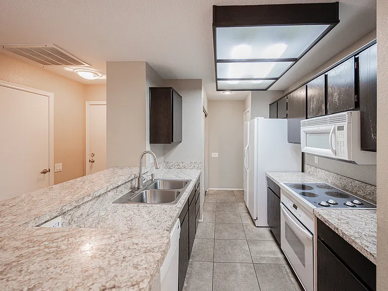 2035 S Elm St #223 — Photo 8