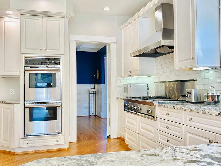 320 Berkeley St — Photo 3