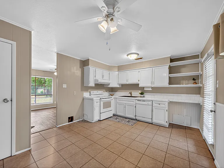 1511 Milam Dr — Photo 23