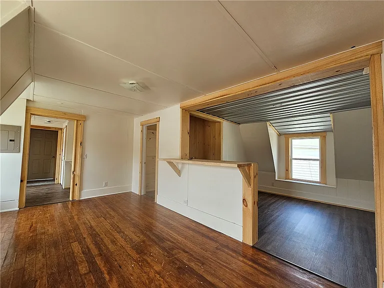 207 East Ave — Photo 4
