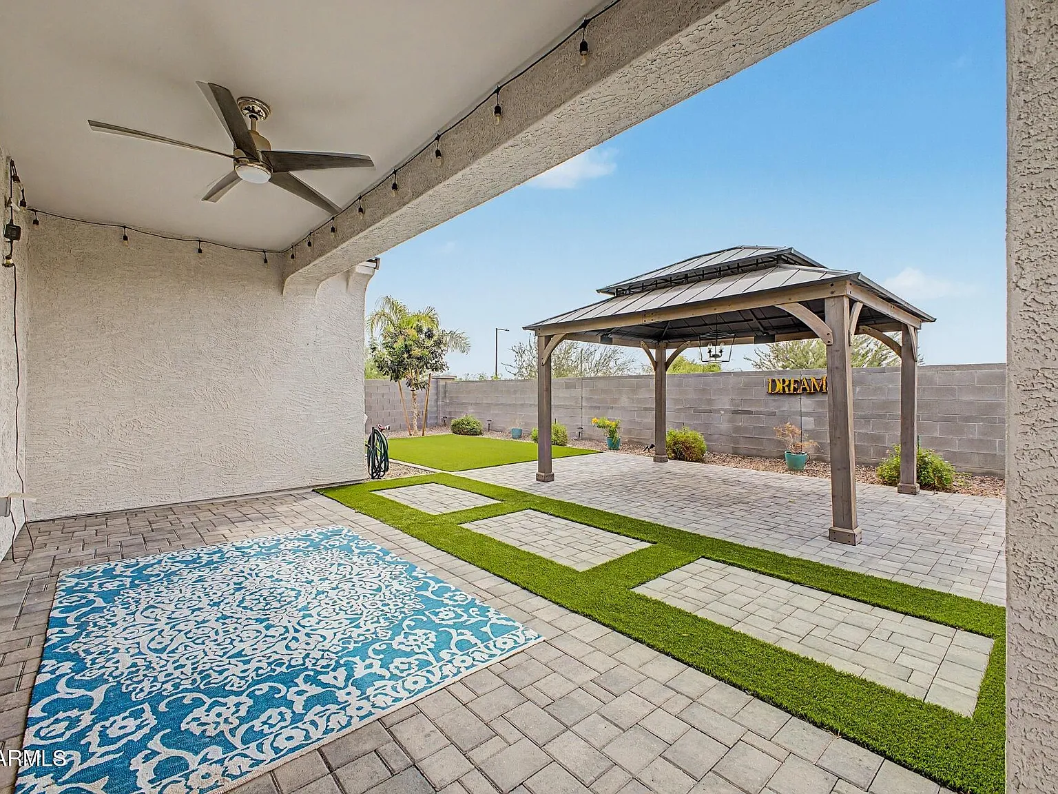3 bed, 2.5 bath, 2052 sqft, $2,300 — Photo 1